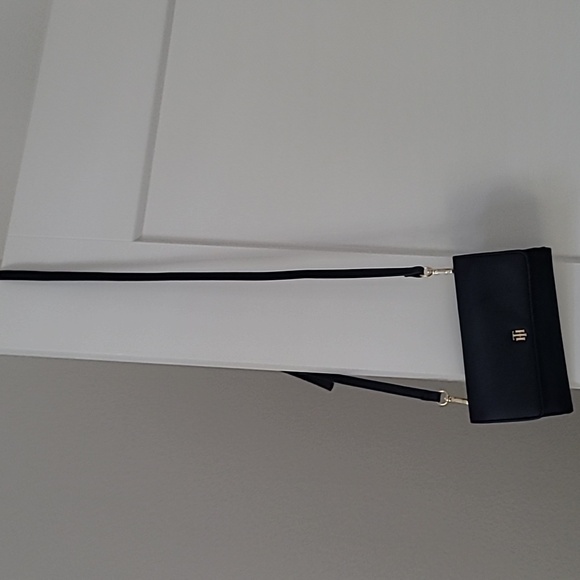 TOMMY HILFIGER NAVY BLUE CROSSBODY BAG - Picture 2 of 8
